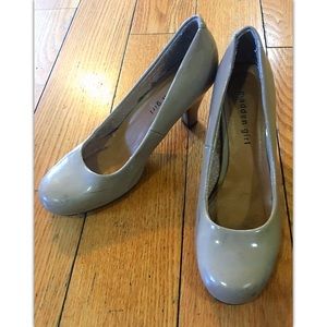 Madden Girl Size 8 Round Toe Nude Heels